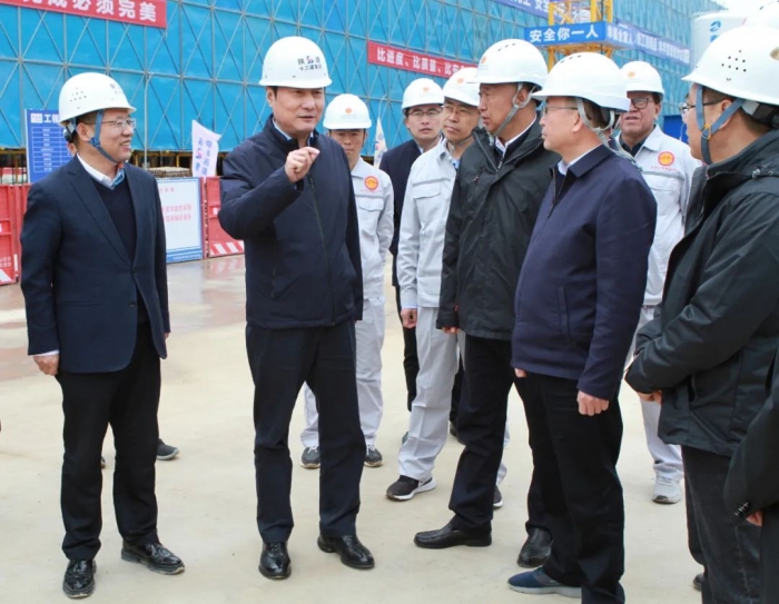 省人大常委會(huì)副主任、省...